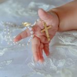 Médaille de baptême pour enfant : conseils pour le choix