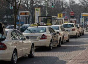 fil de taxi en staionnement
