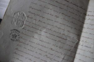 Lettre ancienne avec écriture manuscrite et tampon officiel